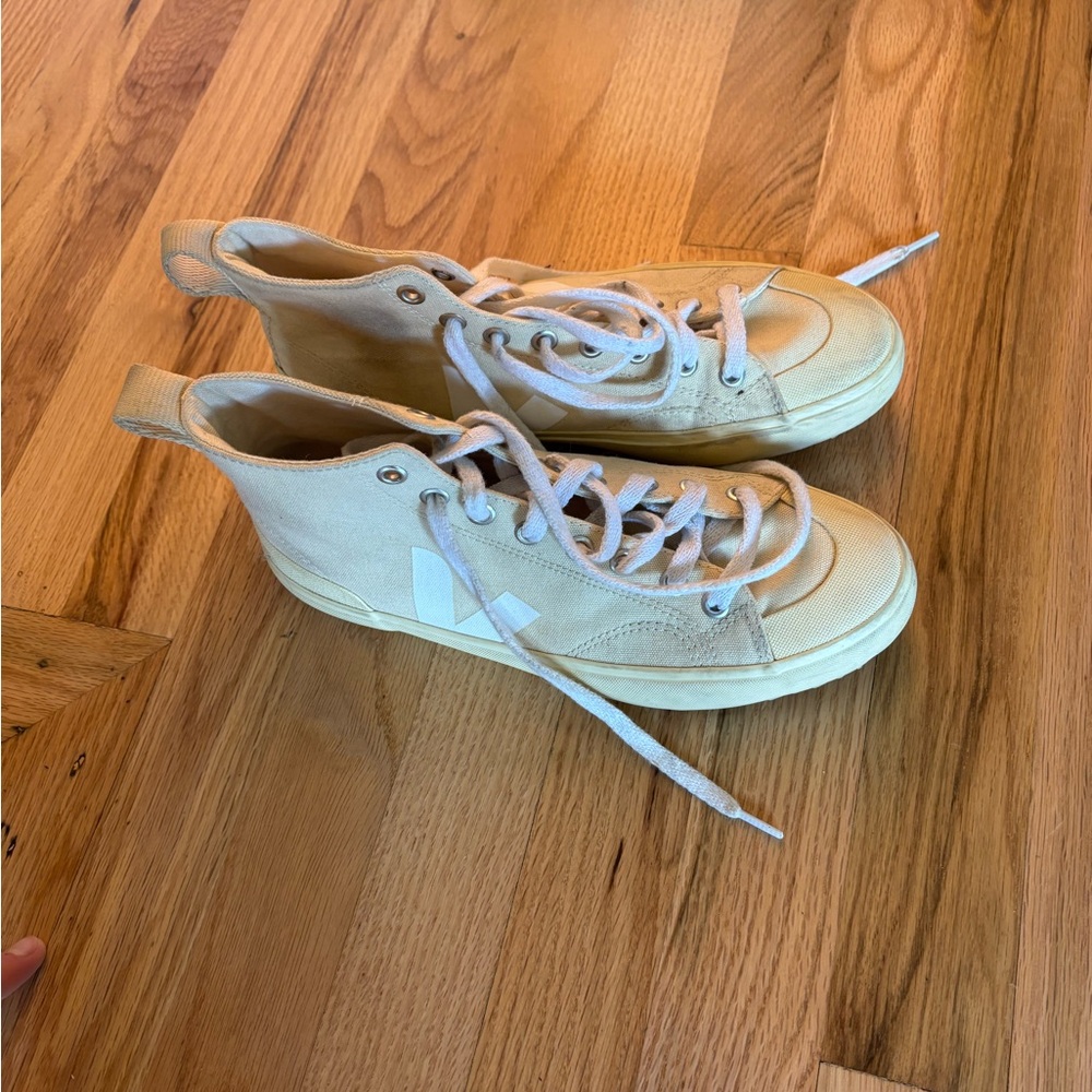Veja Women's Sneakers in Cream and White